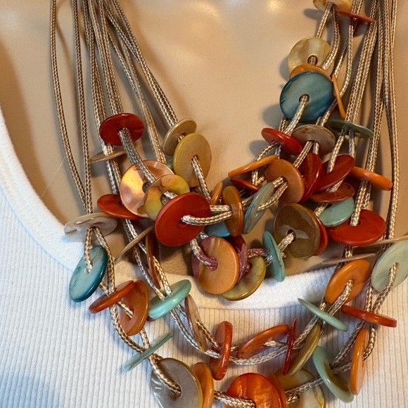 Shell button necklace - Picture 3 of 7